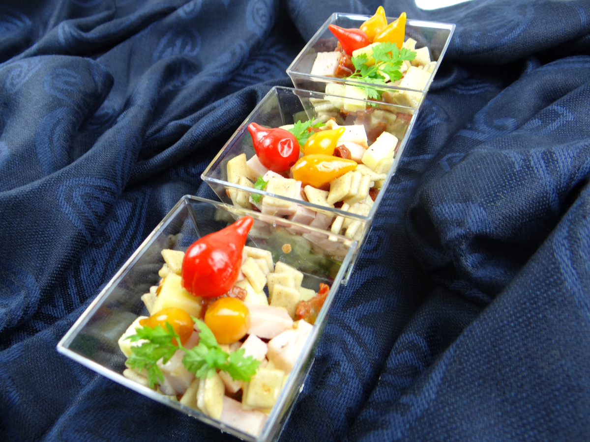 Salade cocktail de crozets, tomme de Savoie et jambon blanc fumé