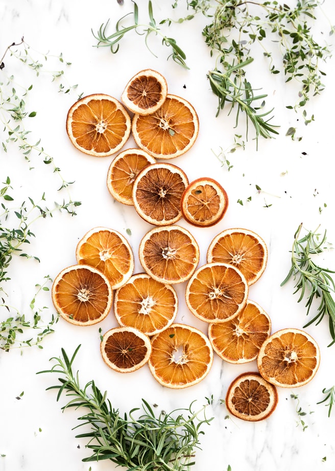 by lifecreated on unsplash Oranges séchées